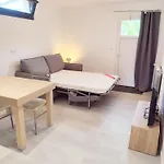 Logement Sur Tour De Ville Avec Piscine