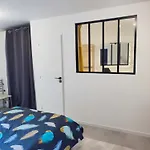 Logement Sur Tour De Ville Avec Piscine