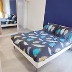 Logement Sur Tour De Ville Avec Piscine
