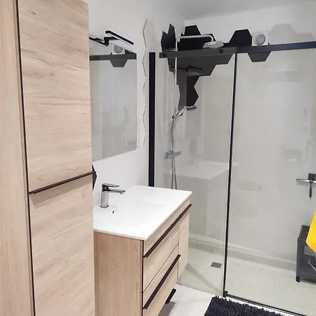 Hébergement de vacances Logement Sur Tour De Avec Piscine